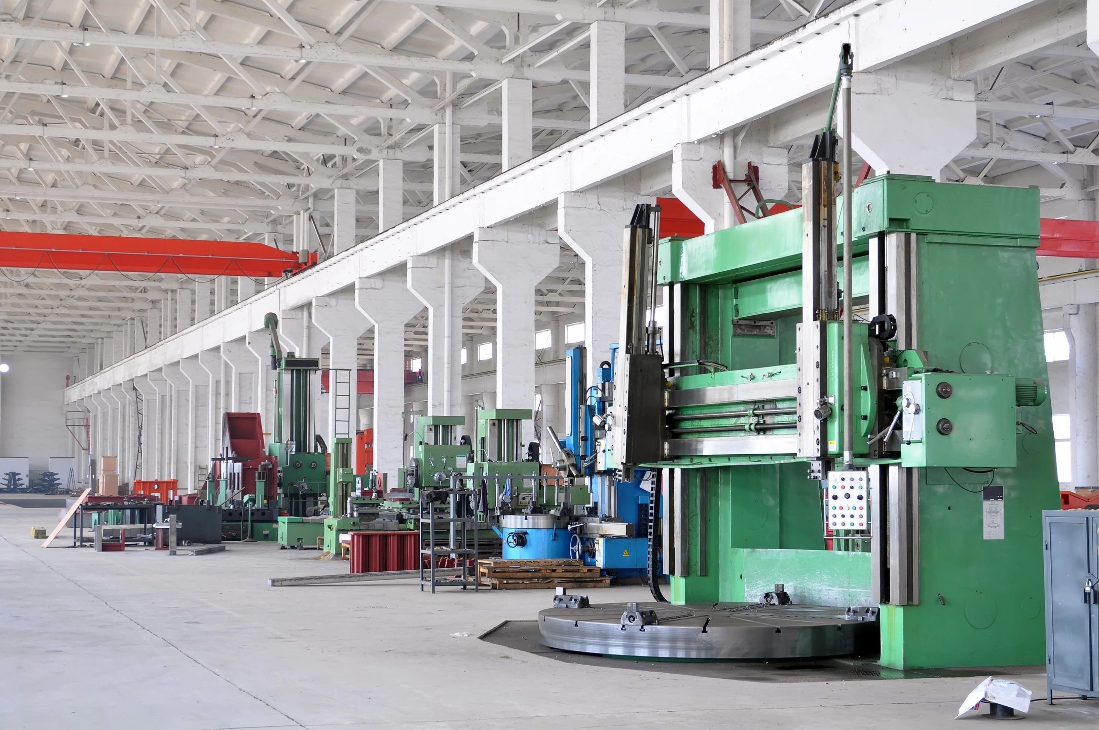 Contract Manufacturing vs Private Label: How to Choose