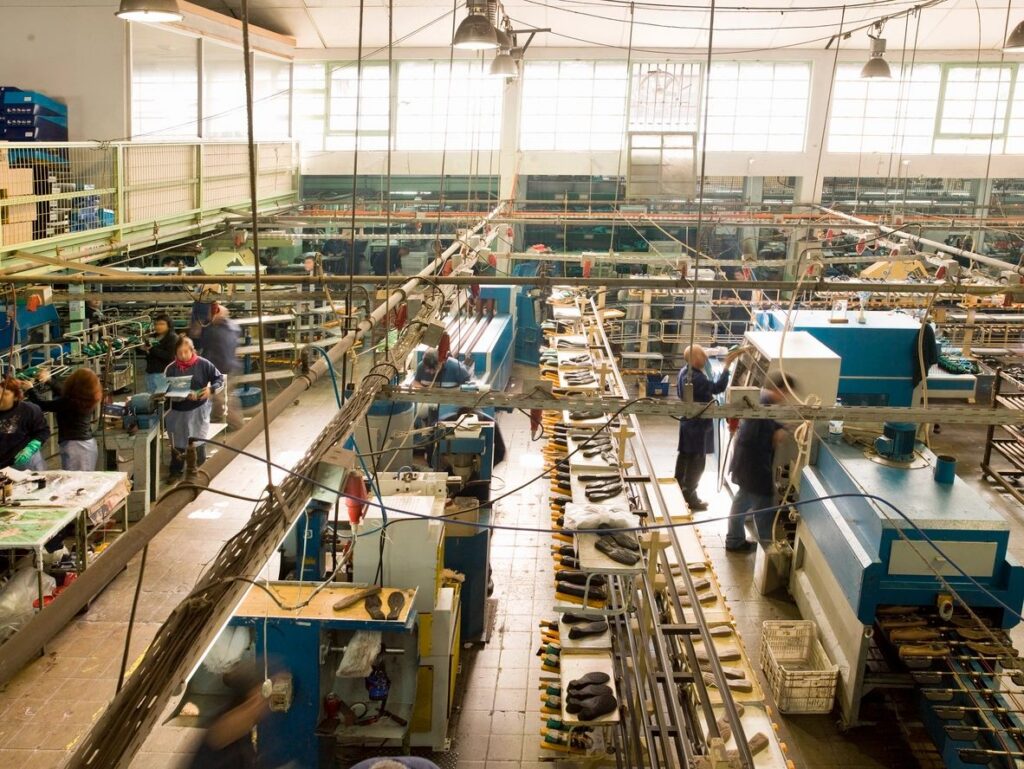 assembly line in manufacturing